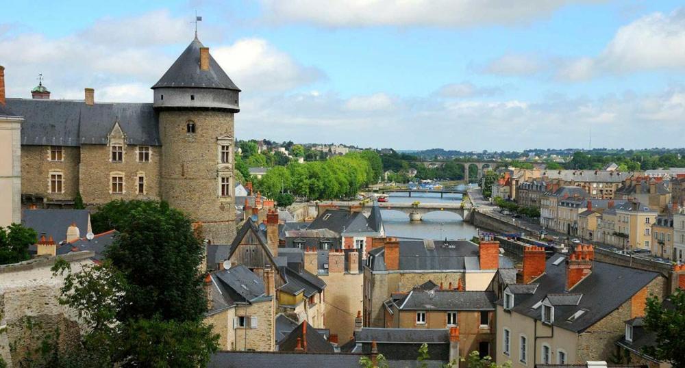 L'Atypique Hyper Centre Wifi Et Netflix Gratuit Apartment Mayenne Exterior photo