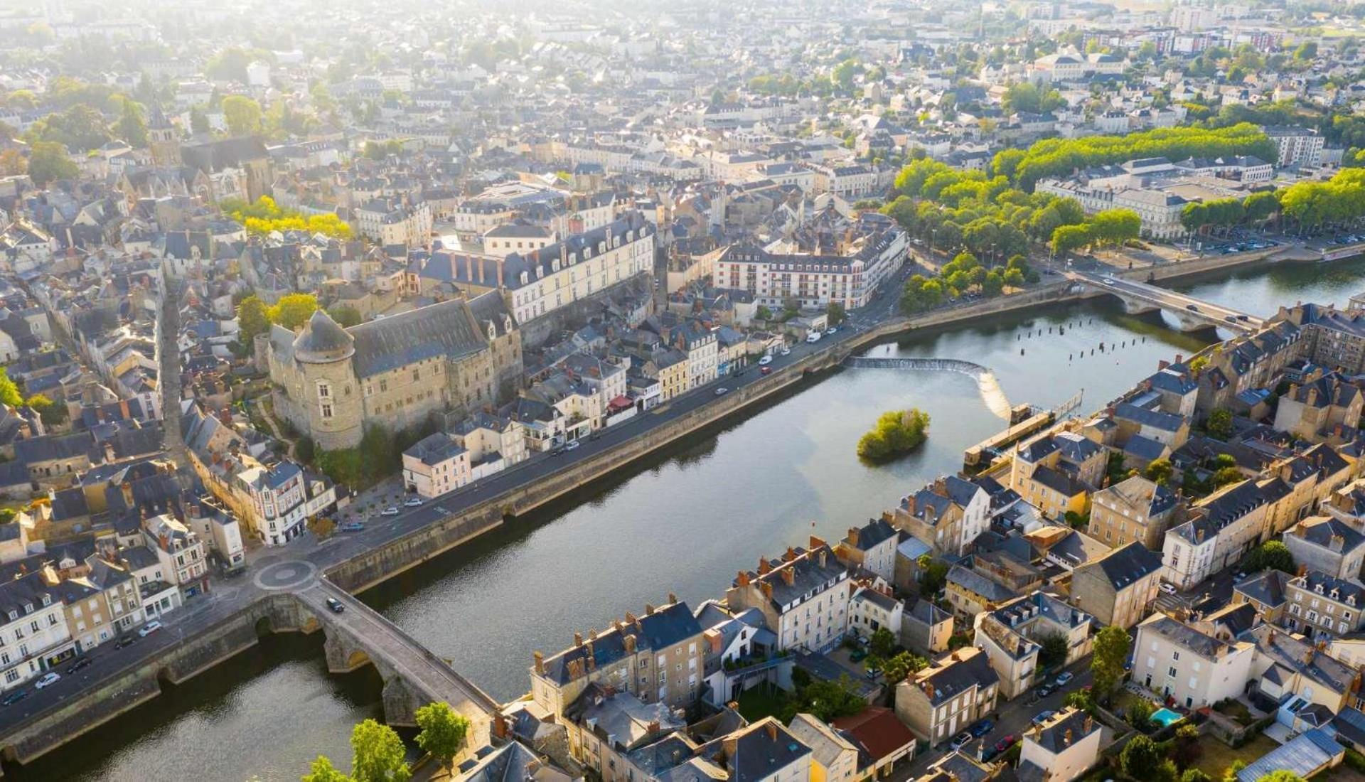 L'Atypique Hyper Centre Wifi Et Netflix Gratuit Apartment Mayenne Exterior photo